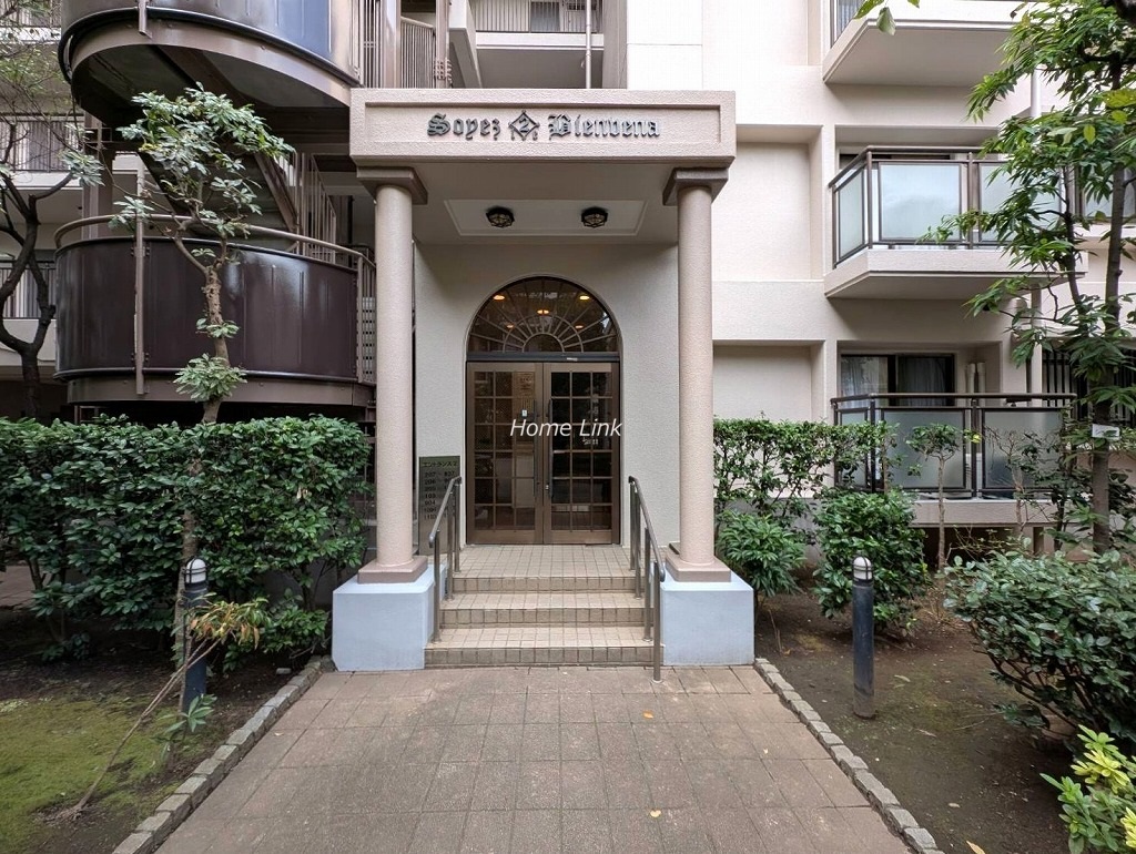 モアクレスト西台　サブエントランス前